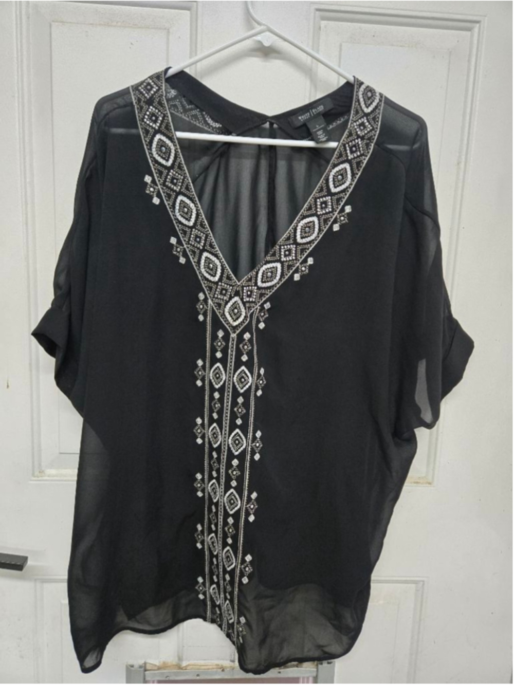 Women's White House Black Market Blouse L Black White Beaded